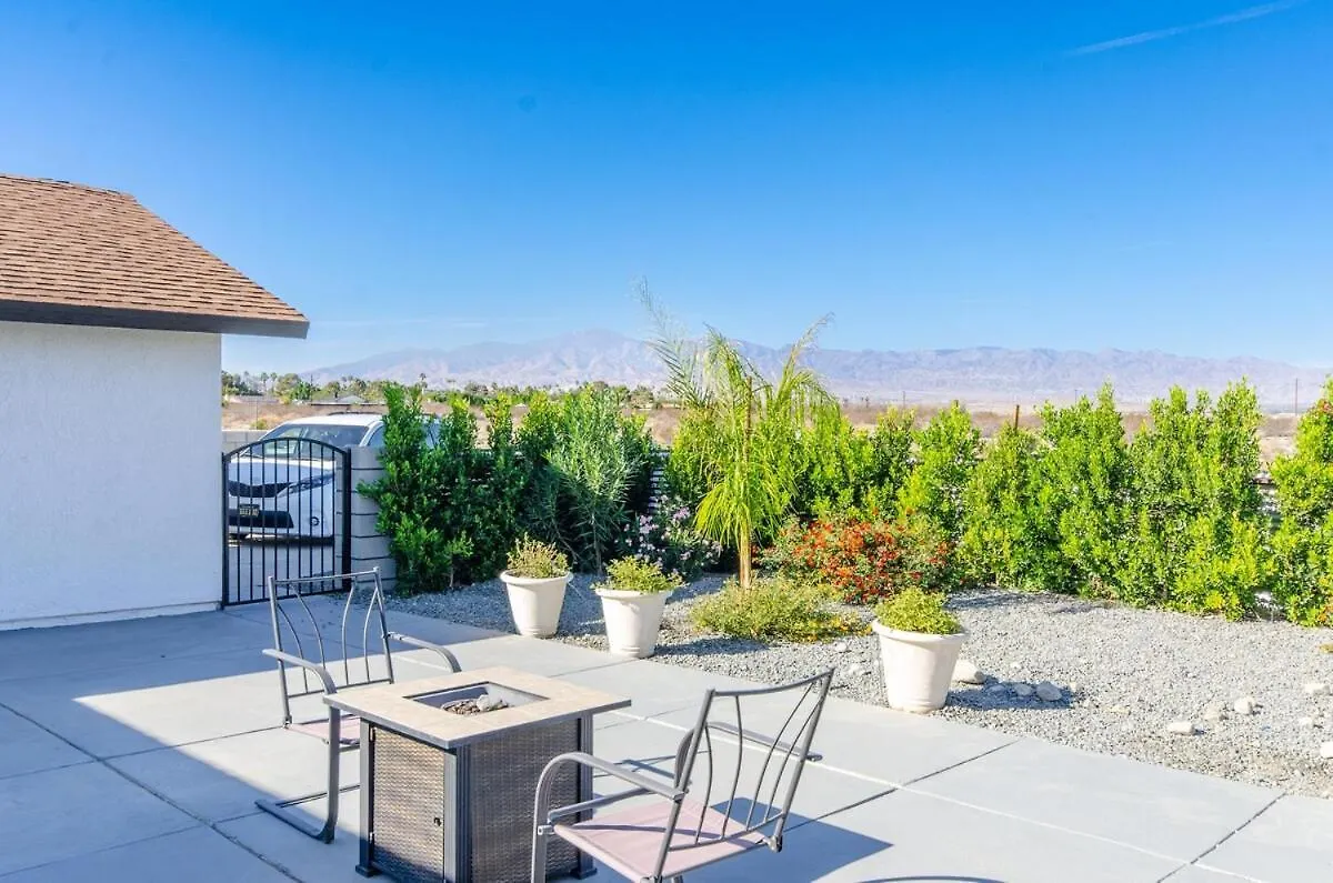 Zen Palm Springs Home With Pool, Hot Tub And Mountain View Apartamento