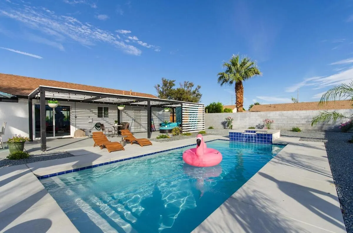 Zen Palm Springs Home With Pool, Hot Tub And Mountain View 0*,