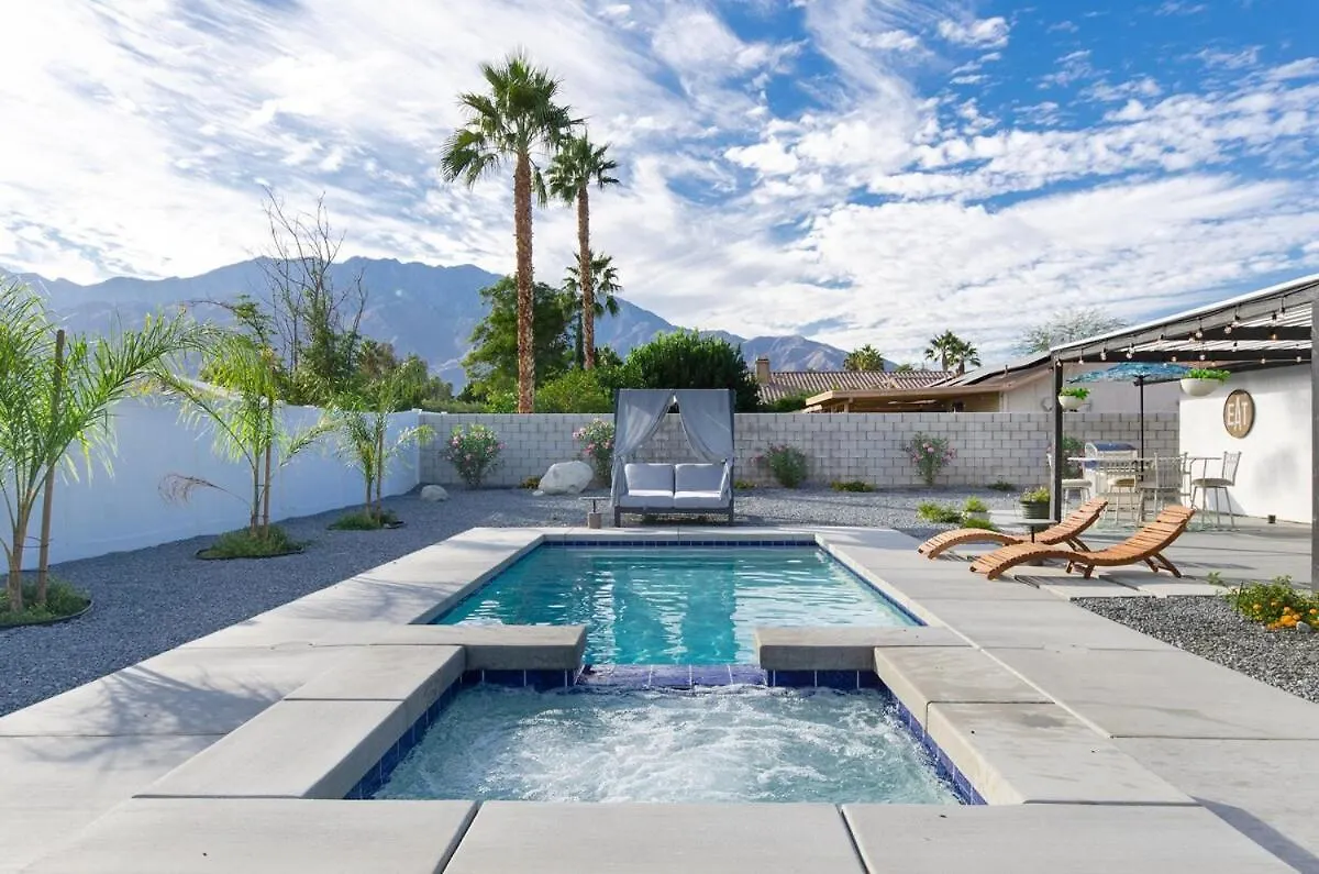 Zen Palm Springs Home With Pool, Hot Tub And Mountain View